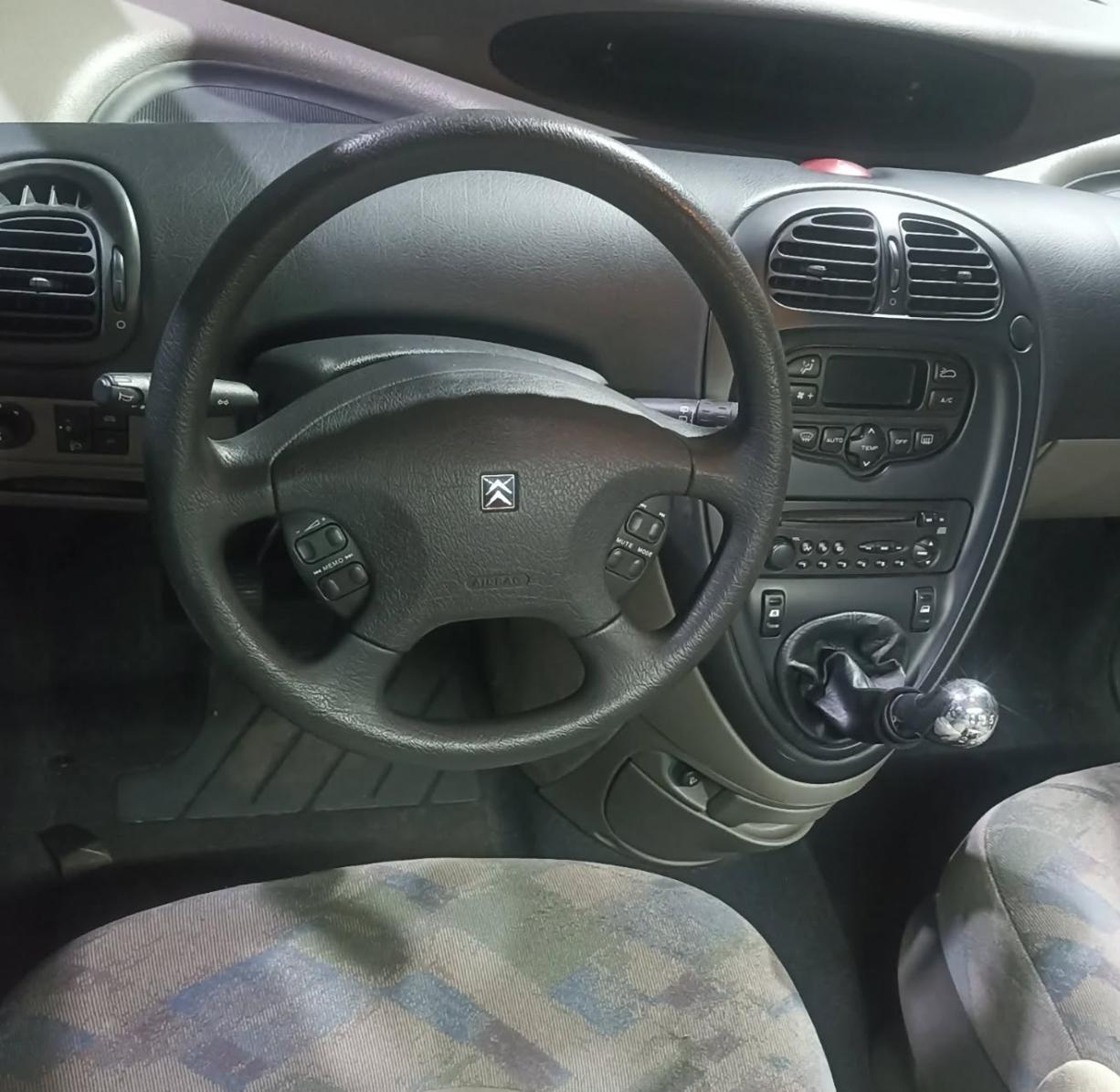 vehículo limpio, ordenado y renovado tras limpieza integral Autoalfer