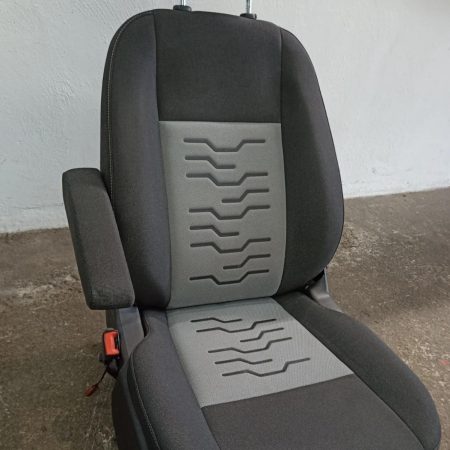 asiento de coche limpio después de limpieza de tapicería profesional en Nules