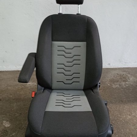 restauración de asiento de coche con limpieza de tapicería profesional en Nules