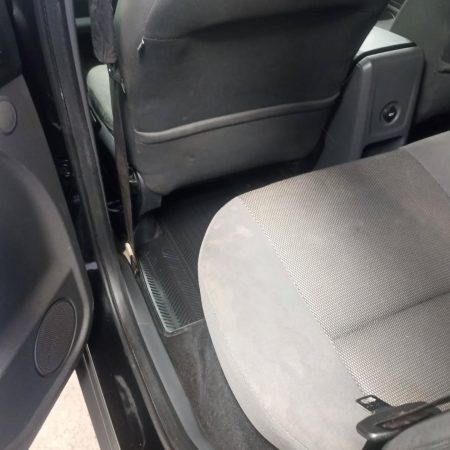 interior de coche limpio después de limpieza integral en Nules
