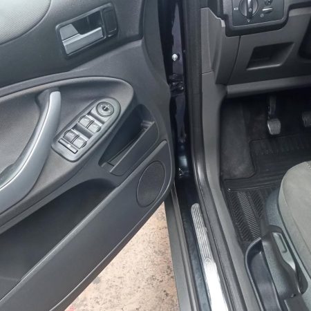 paneles de puertas limpios después de limpieza integral en Nules